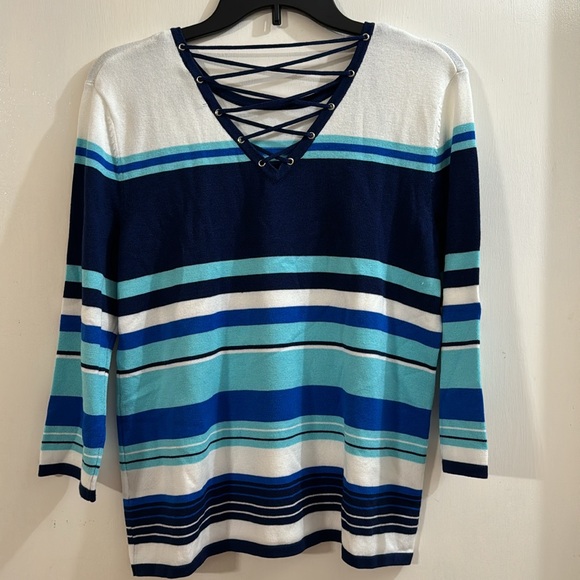 Women’s Blouse - Picture 2 of 3